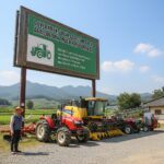 농기계 구매를 위한 정부 융자 지원 안내판과 농기계 이미지