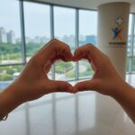 희귀질환자 의료비 지원사업을 상징하는 손과 하트