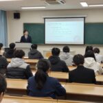 서울시민대학 강의실에서 진행되는 인문학 강좌 모습