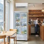 소상공인 매장에 설치된 고효율 에어컨과 냉장고 사진