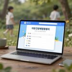 정부24 웹사이트에서 아동건강체험활동비 신청 화면을 보여주는 노트북과 모바일 화면