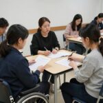 중증장애인이 직업훈련 상담을 받는 모습